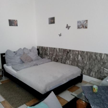 Studiowohnung, Neu Renoviert, Zentrale Lage Saarlouis Esterno foto