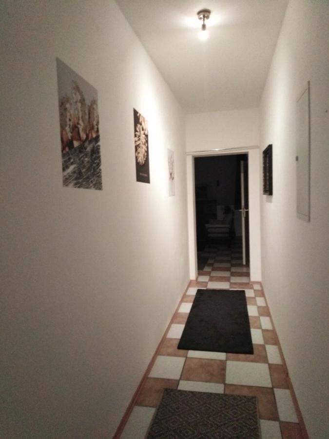 Studiowohnung, Neu Renoviert, Zentrale Lage Saarlouis Esterno foto